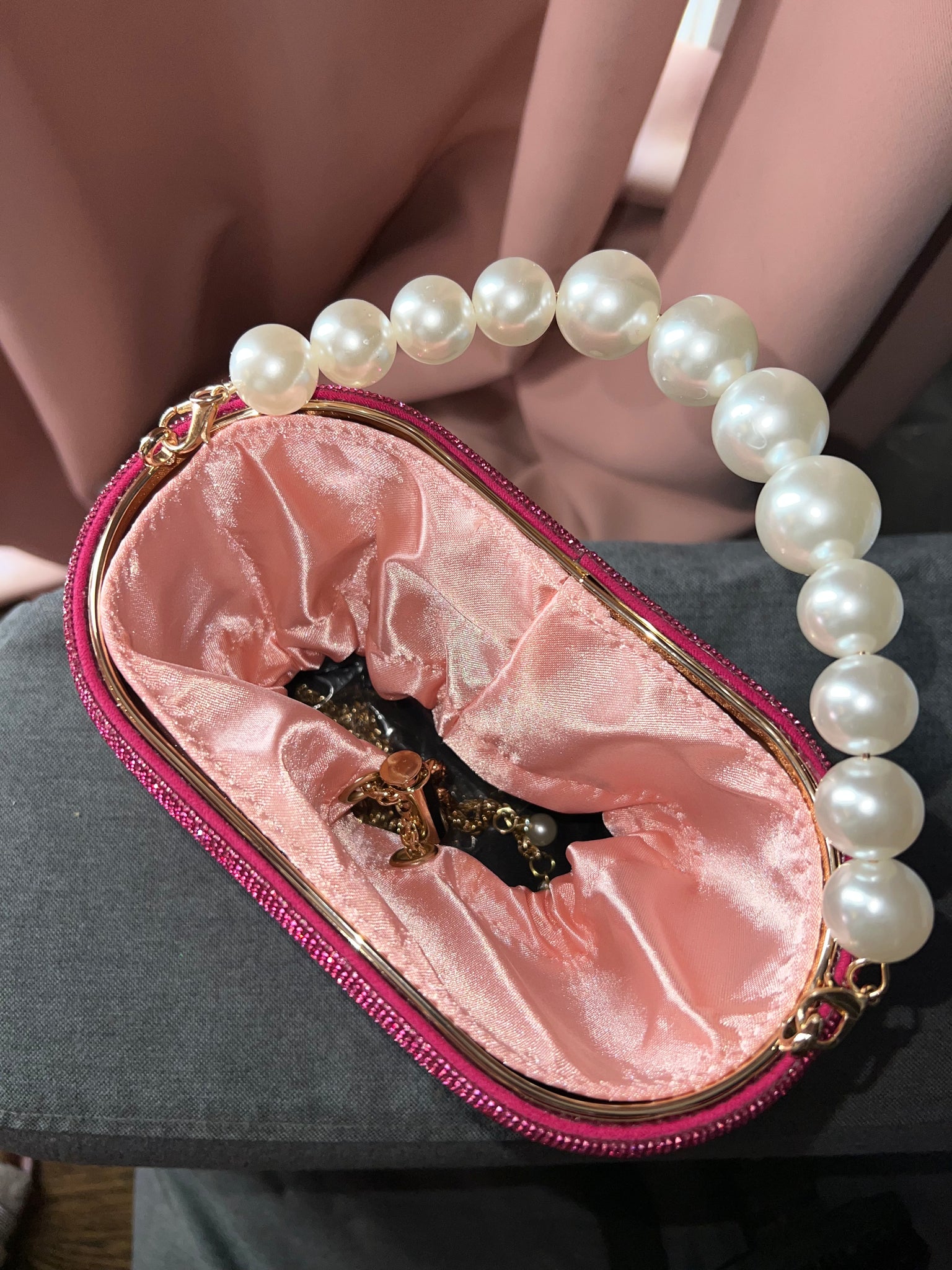 Diamonds & Pearls Hand Bag (Pink) Ships in 1-2 weeks