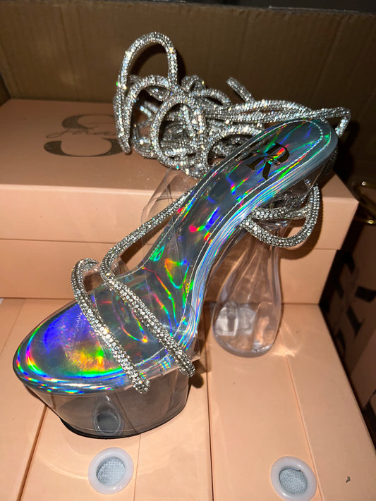Tacón con cordones de cristal holográfico