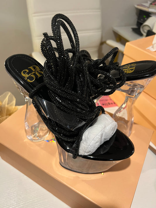 Tacón con cordones de cristal holográfico